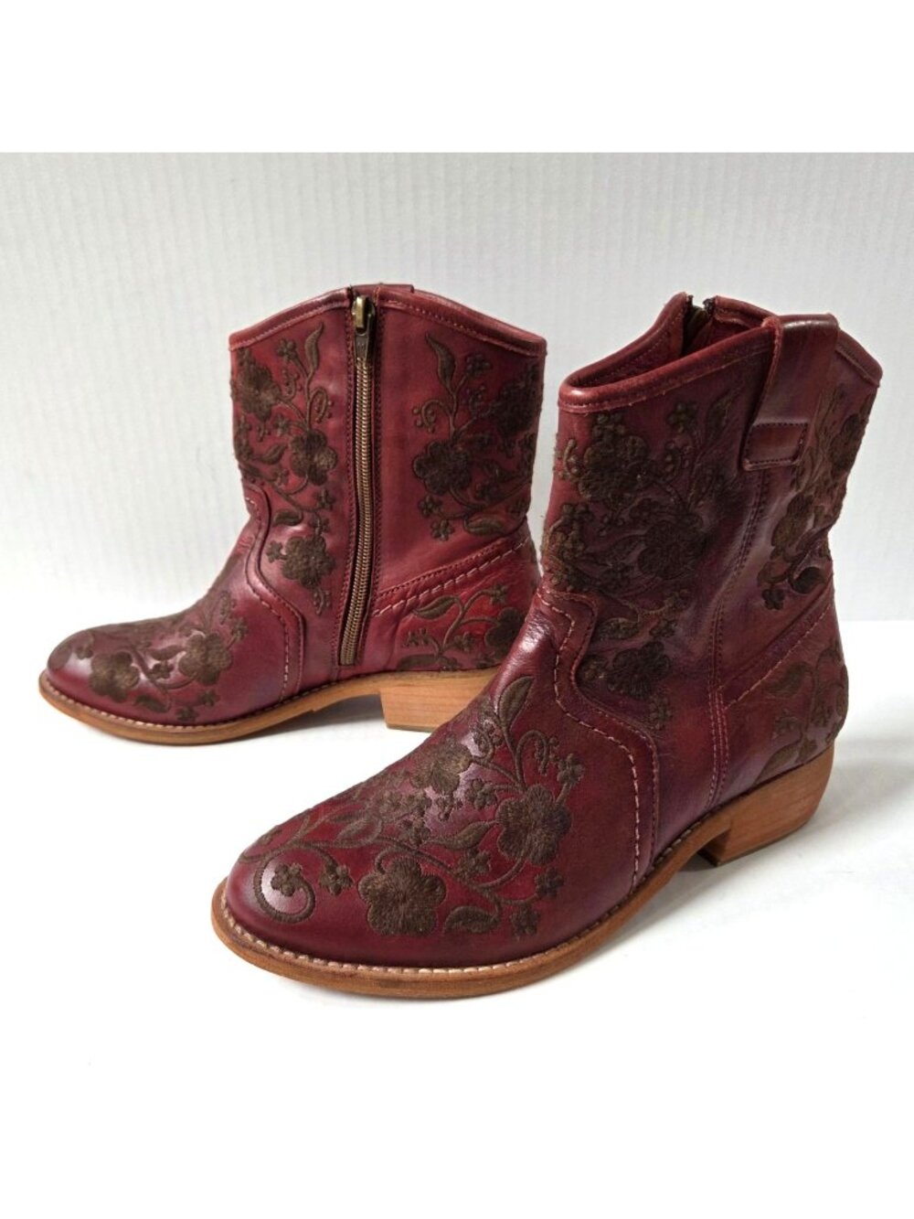 Taos Boots 39 / 8 8.5 Red Leather Privilege Embroidered Western Cowgirl Comfort